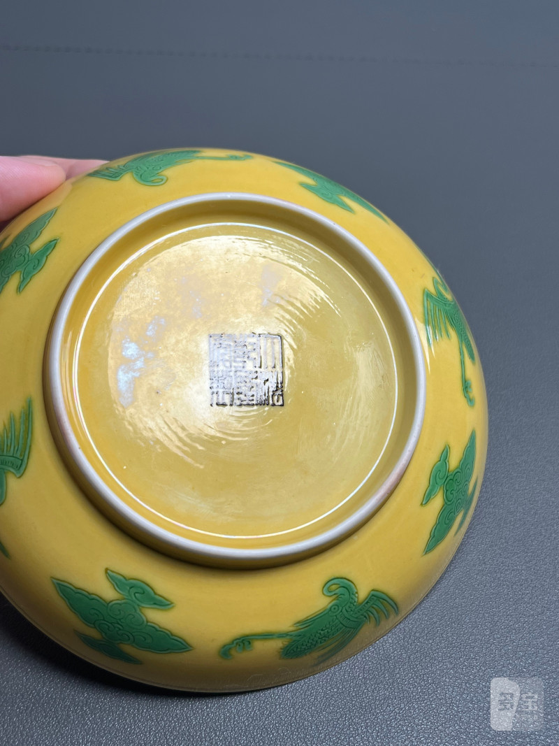 清乾隆  黄地素三彩紫绿龙纹盘 - 图17